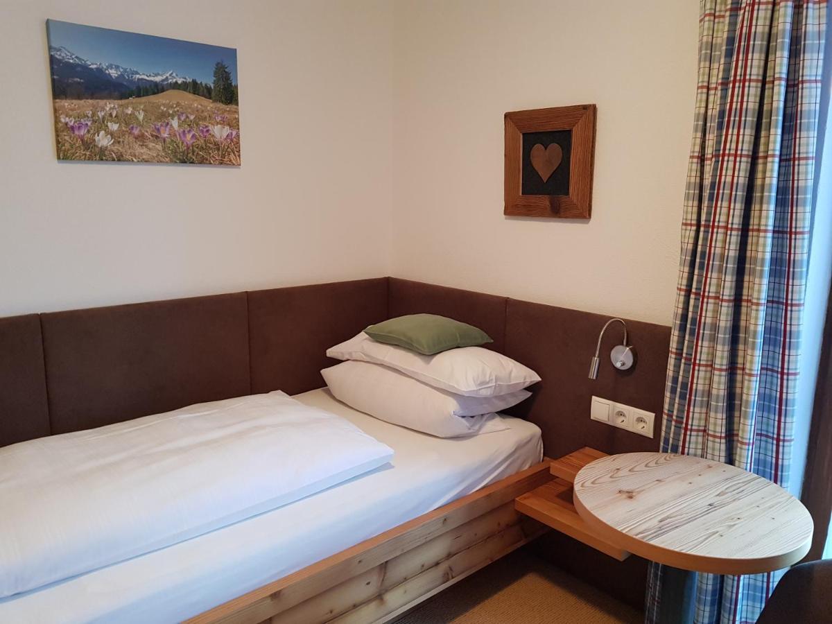 Fruehstueckspension Gaestehaus Zum Weissen Roessl 발가우 외부 사진