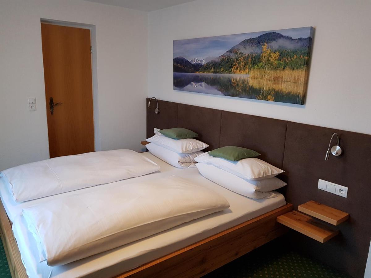 Fruehstueckspension Gaestehaus Zum Weissen Roessl 발가우 외부 사진